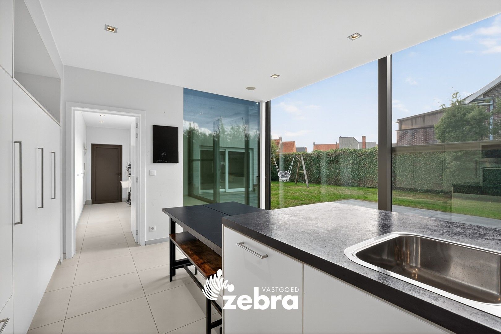 Charmante, gerenoveerde woning op toplocatie in de Bosmolens te Izegem! foto 15