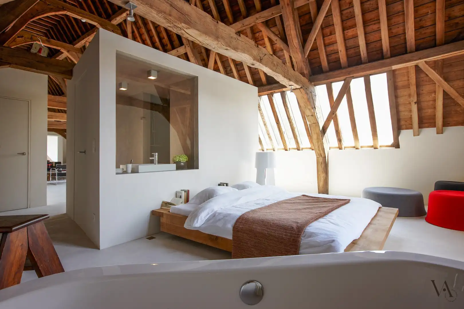 Unieke loft van ca. 160 m² met terras en privétuin in historisch Abdiskwartier foto 4