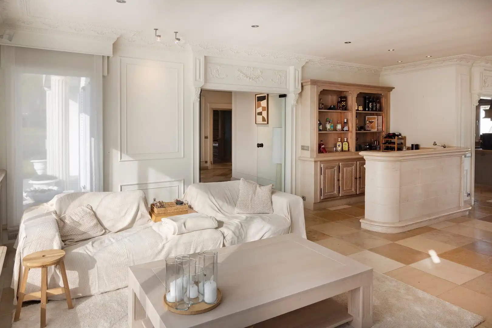 Klassevolle gelijkvloerse villa gelegen op Hoog Kortrijk. foto 3