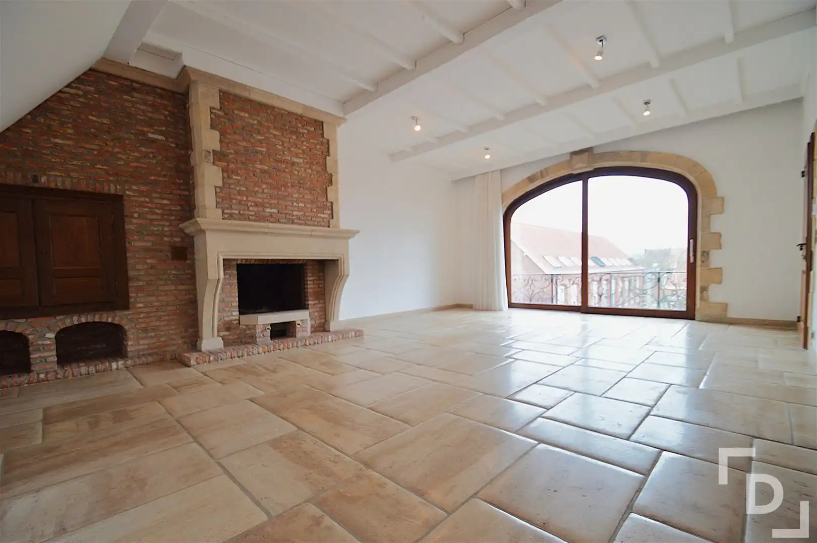 Ruim appartement op toplocatie te huur in Ieper foto 3