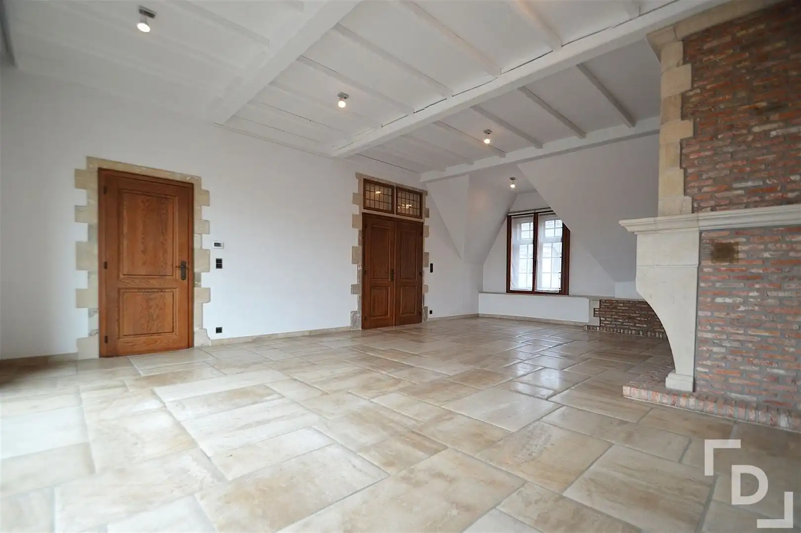 Ruim appartement op toplocatie te huur in Ieper foto 3