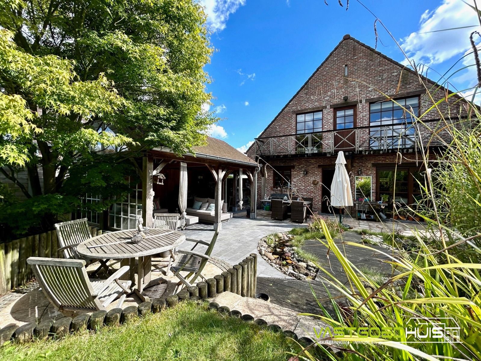 Prachtige villa in landelijke stijl foto 3