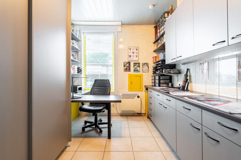 Handelsruimte met woning, 2 garages, .... foto 6