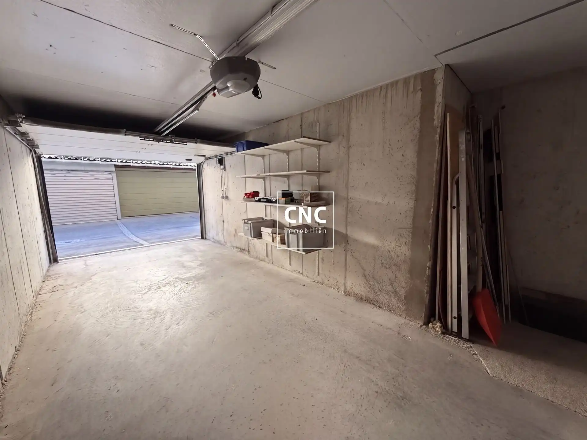Gelijkvloerse, ruime garagebox in het centrum van Knokke foto 6