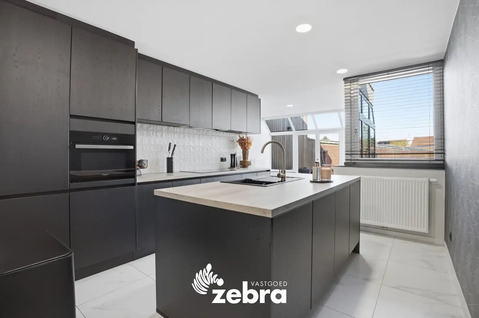 Uitzonderlijk grote rijwoning met 4 slaapkamers in Roeselare foto 2