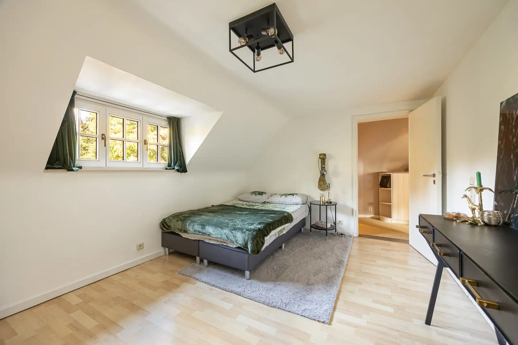 Karaktervolle villa, voorkant Schilde op ca. 1427 m² foto 19