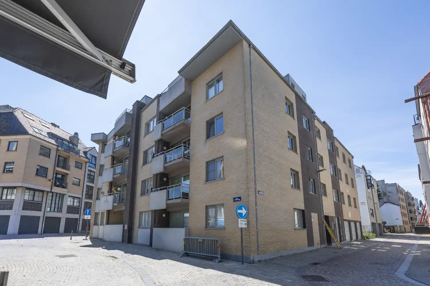Ruim drie slaapkamer hoek-appartement op centrale ligging! foto 2
