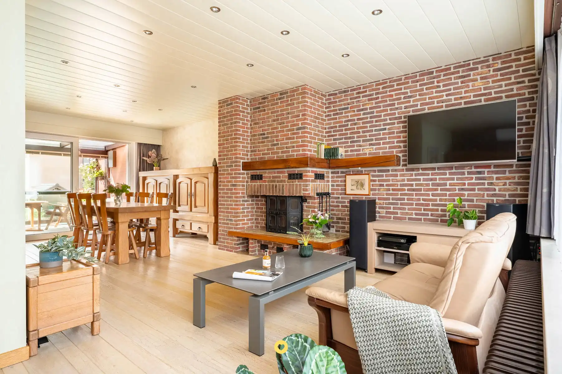 Verzorgde bel-etage met 3 slk, zuid tuin en extra garage foto 2