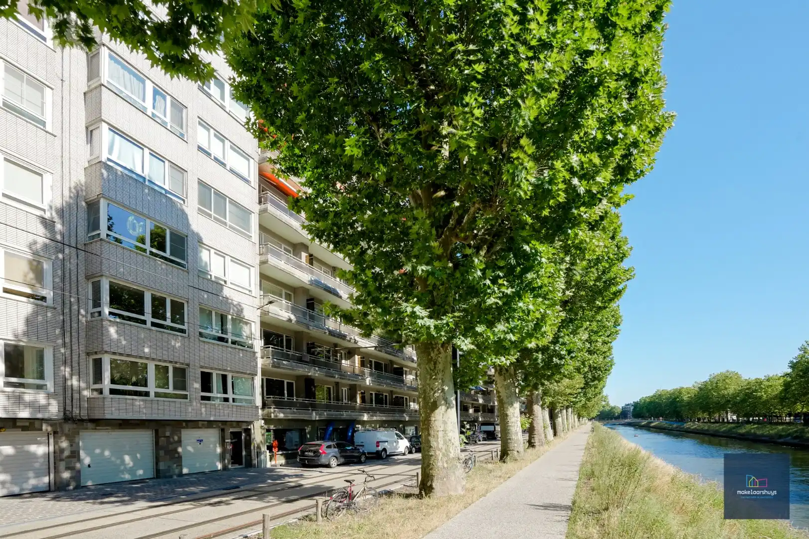 Instapklaar en lichtrijk appartement op de Coupure  foto {{pictureIndex}}