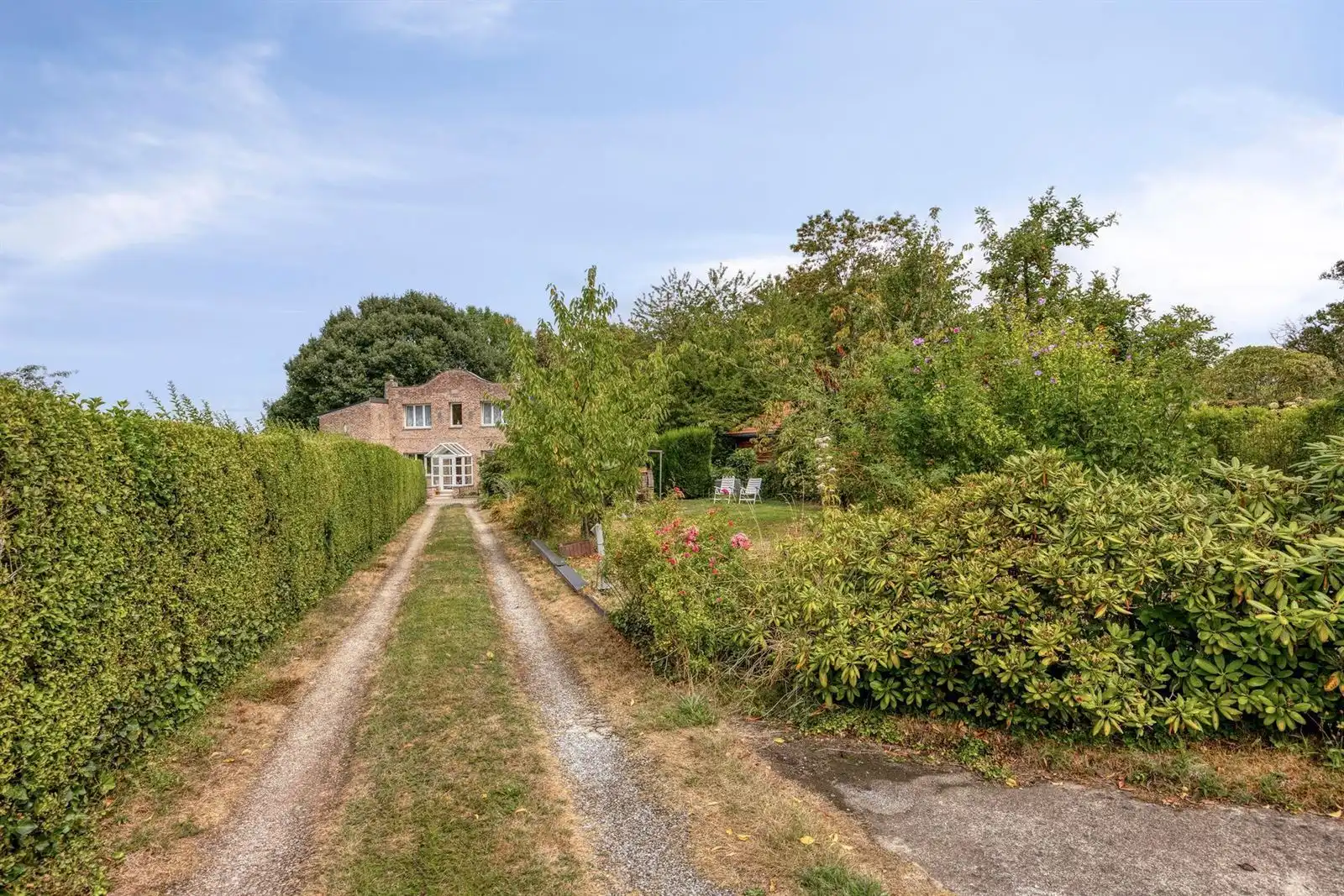 Unieke woning op mooi perceel van 12a foto 2