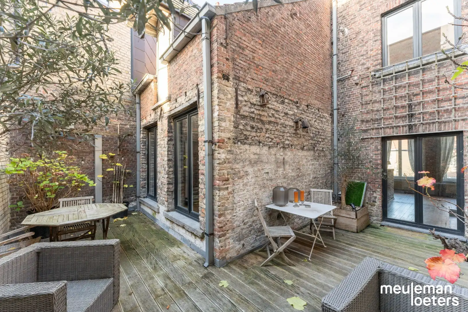 uiterst commercieel gelegen handelspand met ruime woonst foto 4