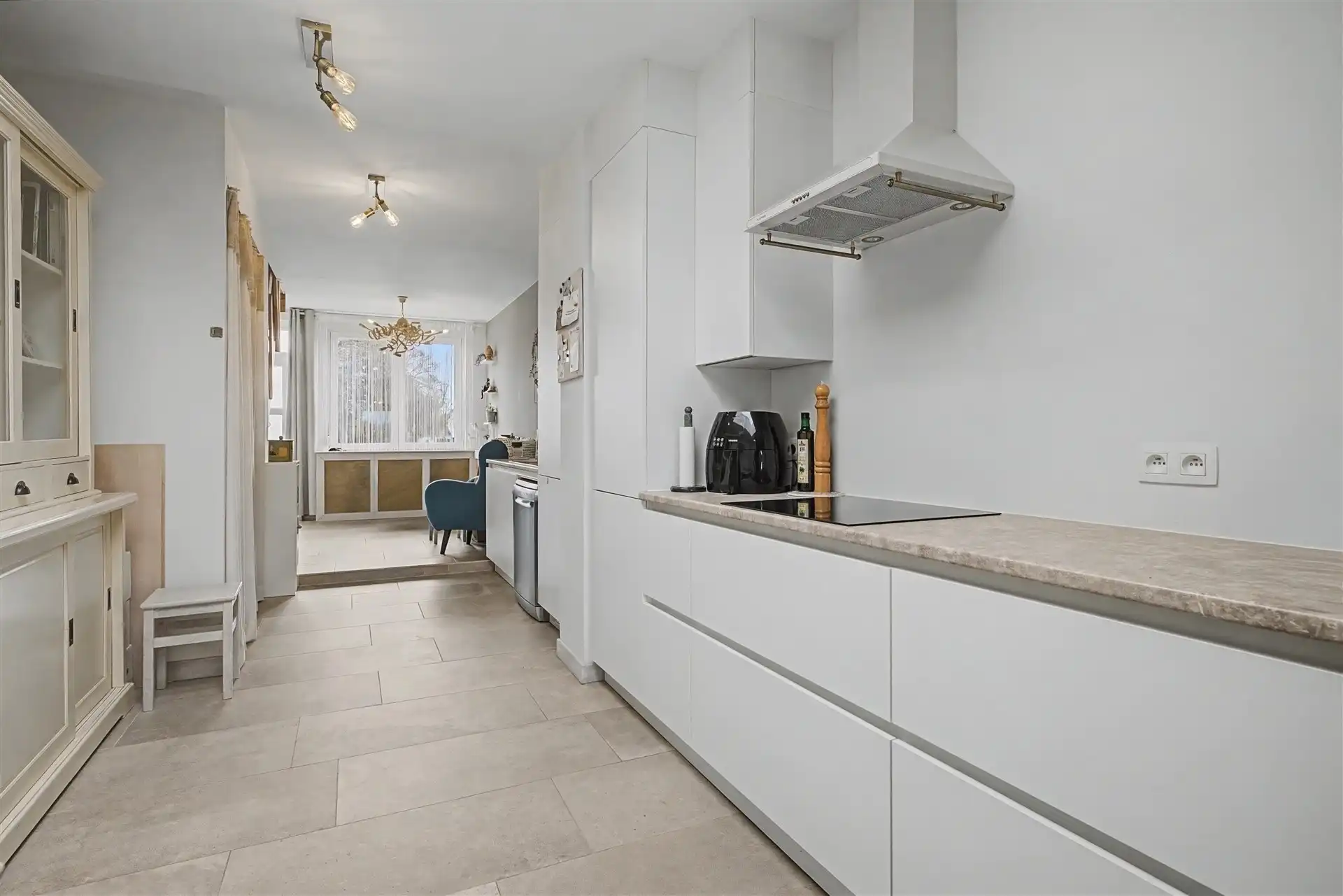 Charmante starterswoning met prachtig uitzicht foto 4