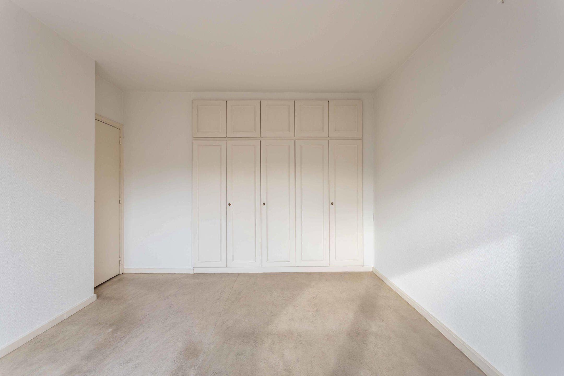 Lichtrijk en volledig gerenoveerd appartement foto 13