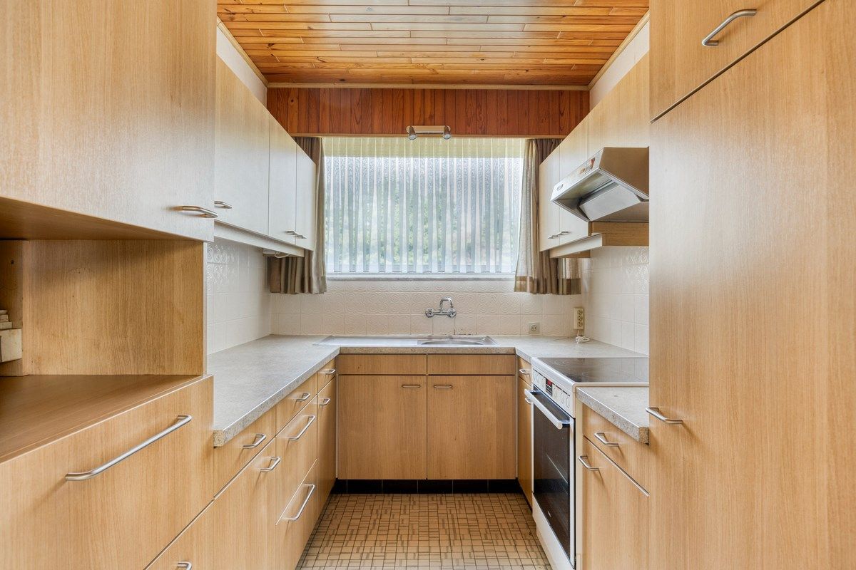 Ruim ingedeelde gelijkvloers woning met 4 slpks en bijgebouw/stal op 32 are foto 8