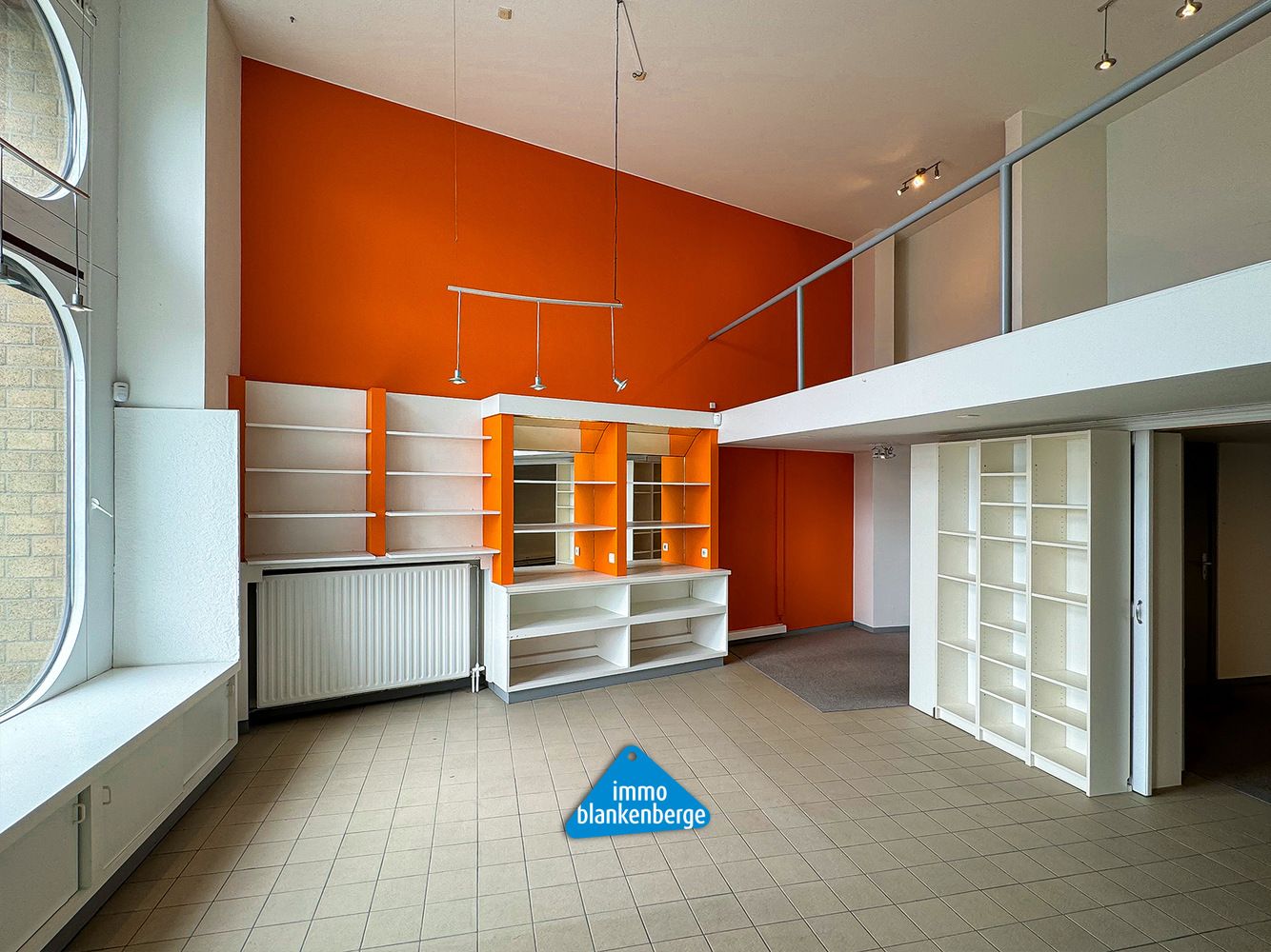 Gelijkvloers Handelszaak met Vergaderzaal en Opslagruimte foto 3