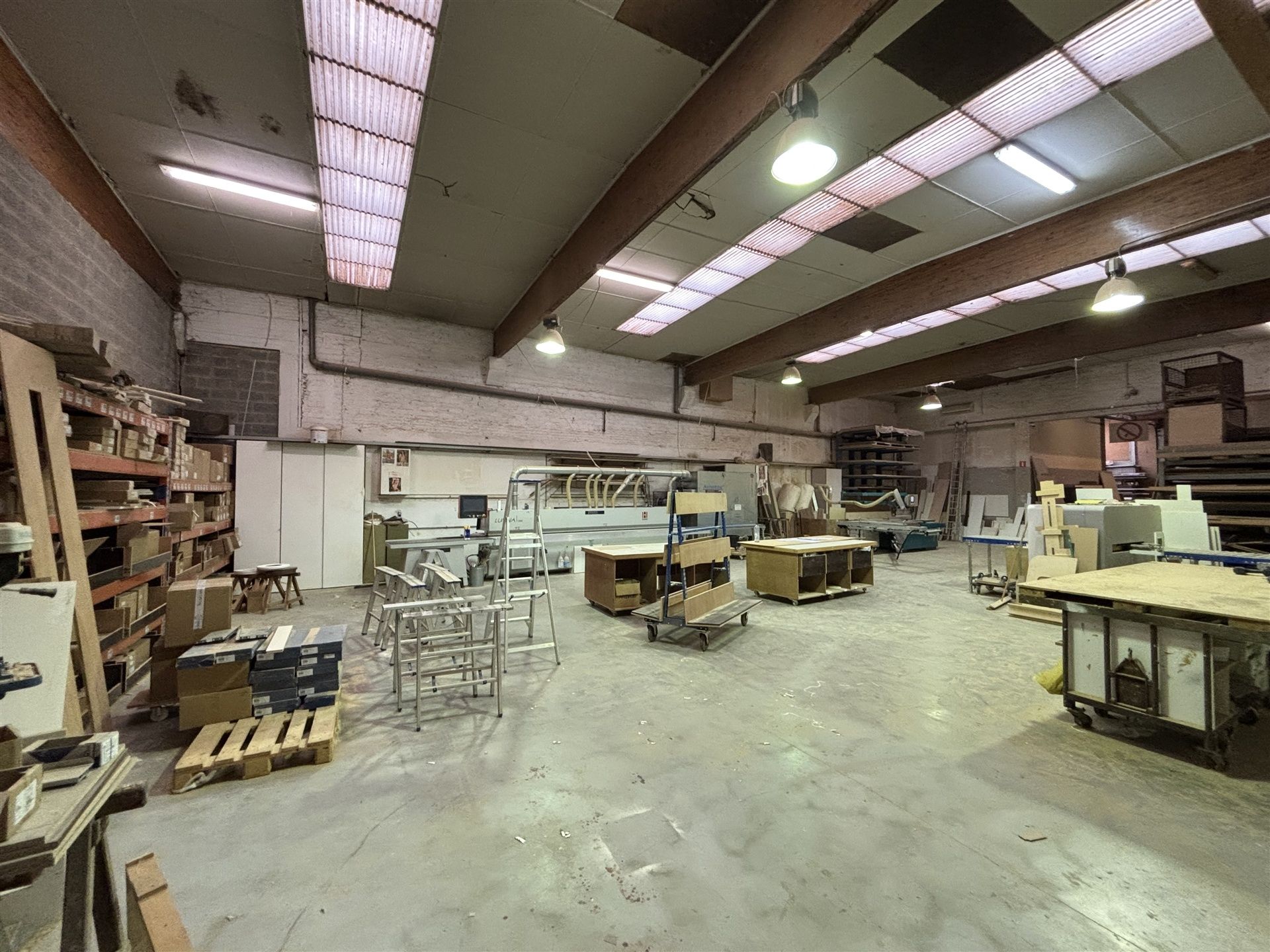 Loods met projectmogelijkheid in het hart van Merchtem foto 3