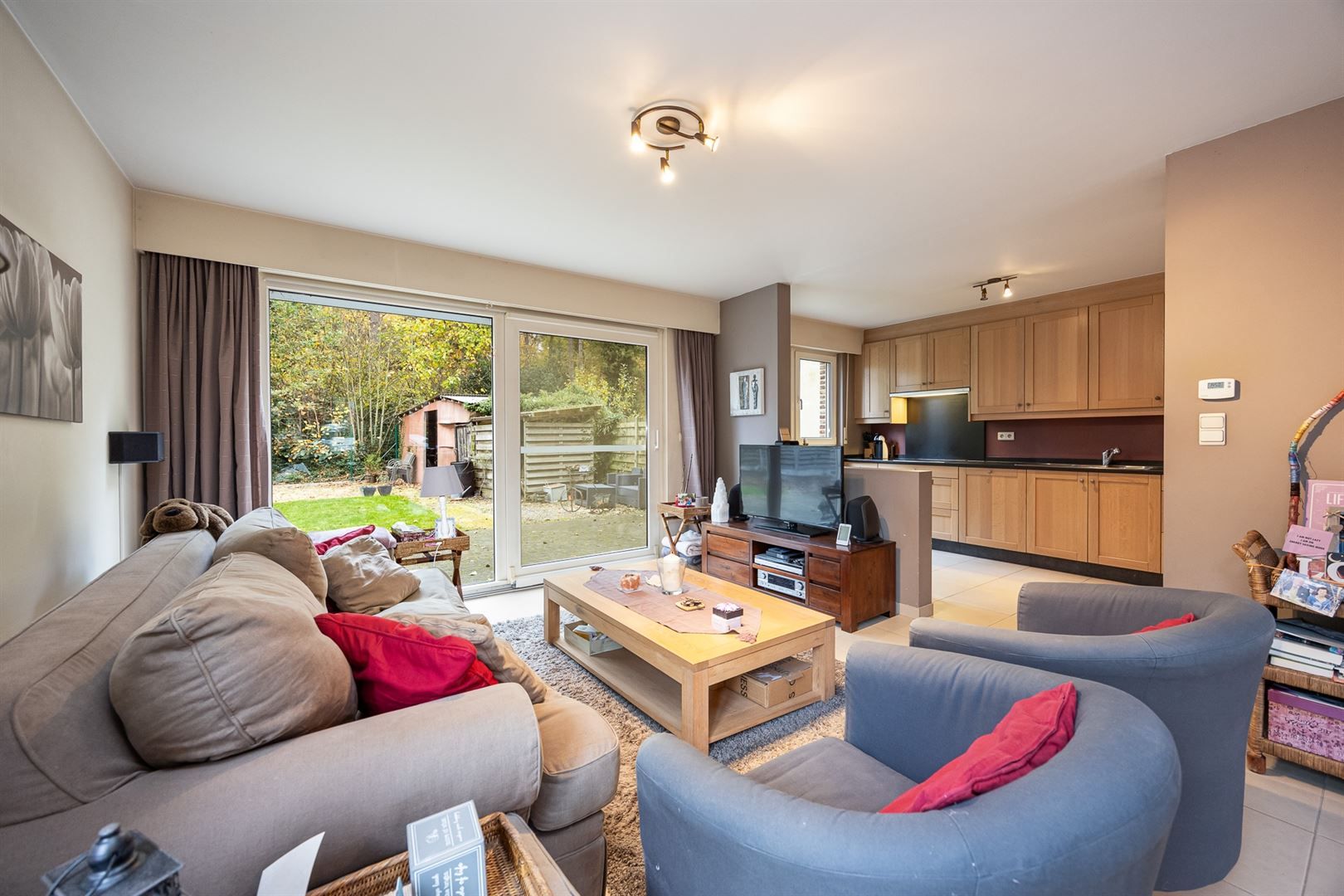 Woning op toplocatie met ruime tuin en zicht op bosgebied. foto 11