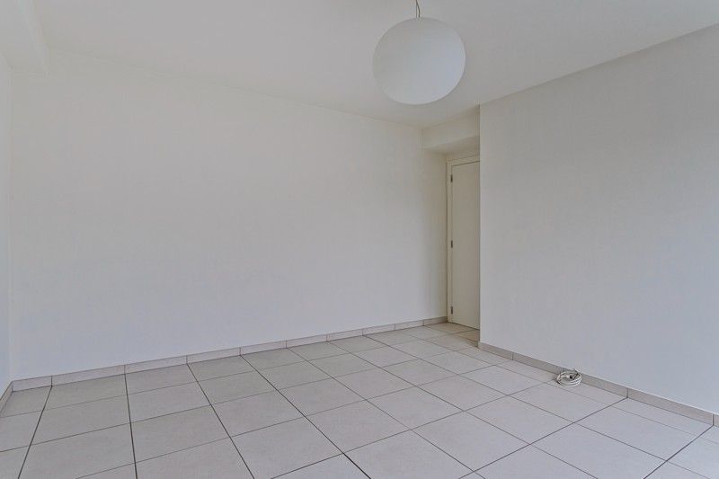 Ruim 2 slaapkamer appartement TE KOOP in residentie Den Hert in hartje Oostrozebeke! foto 12