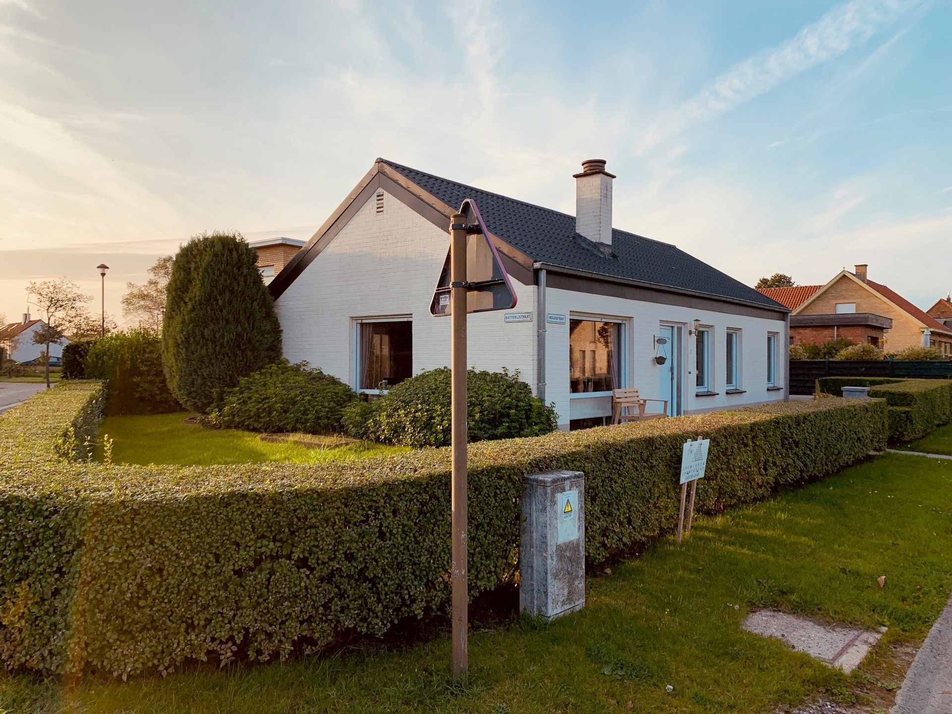 Te renoveren bungalow gelegen in de Vosseslag - De Haan. foto 1