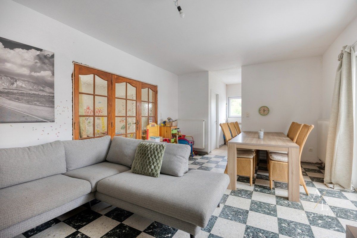 Ruime halfopen woning met potentieel in rustige straat te Melle foto 4