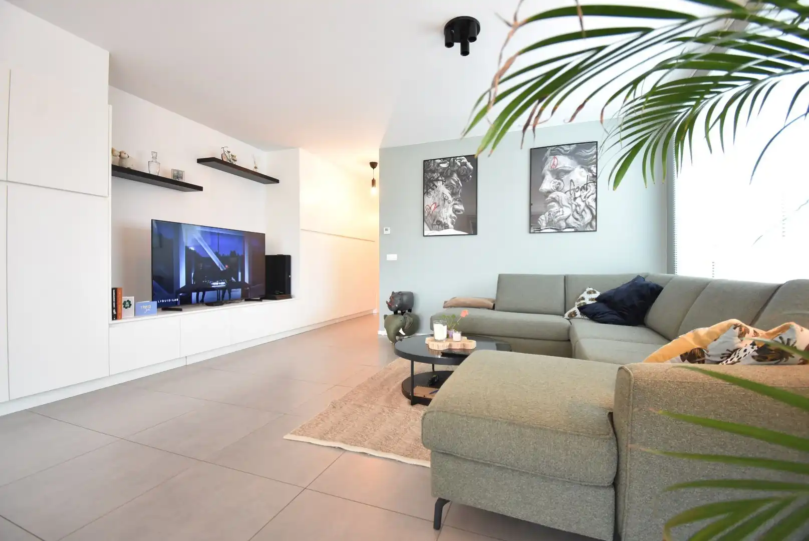 Knap en zeer degelijk afgewerkt twee-slaapkamer appartement met terras in hartje Hoeselt foto 9