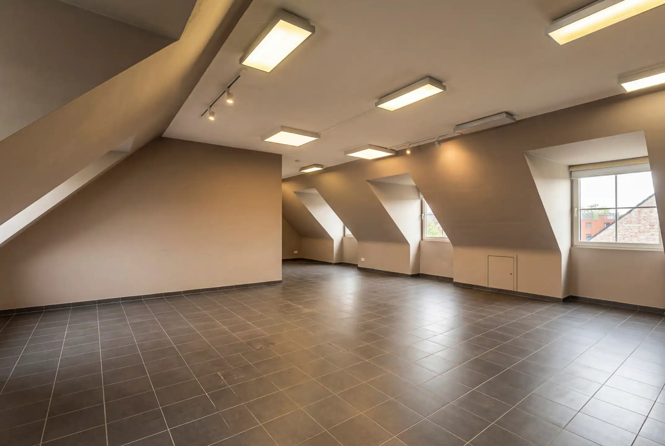 Verrassend ruime woning op toplocatie met binnenzwembad foto 22