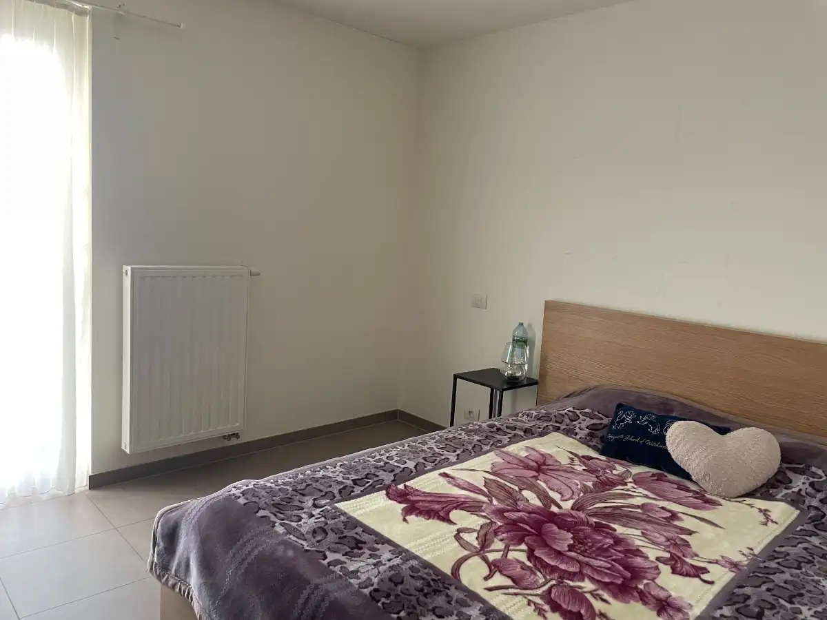Rustig gelegen twee-slaapkamer appartement + autostandplaats foto 8