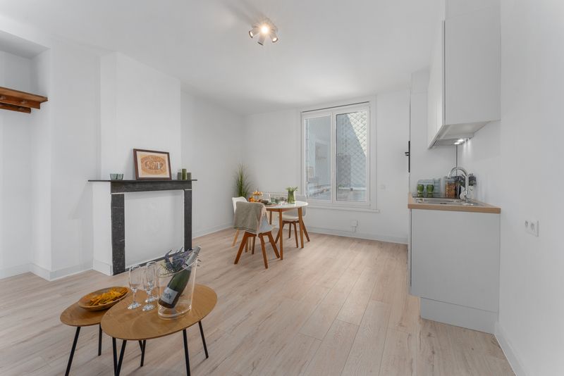 Volledig gerenoveerd appartement met 1 slaapkamer en terras foto 2