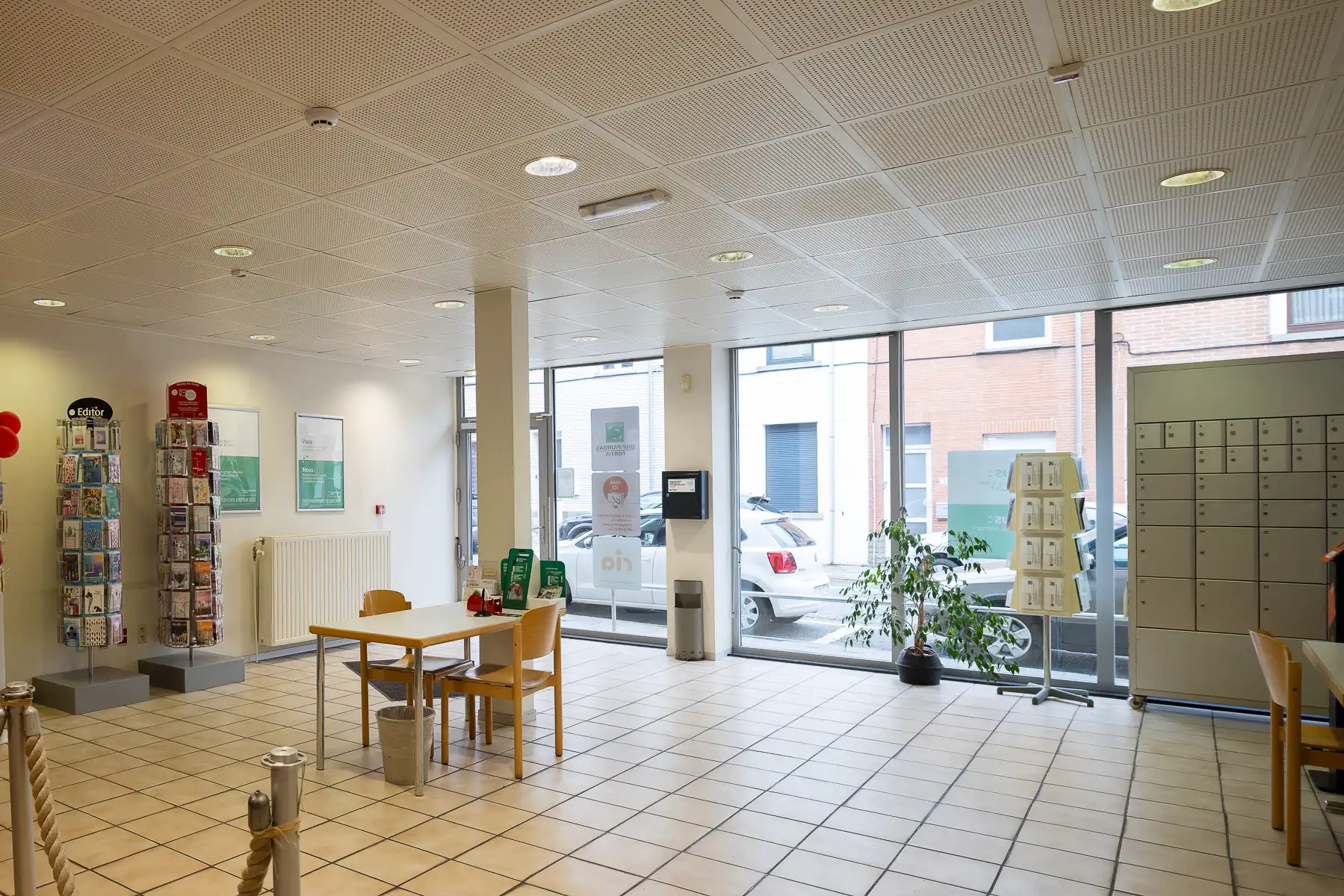 Commercieel gelijkvloers van 150 m² in Drogenbos foto 2