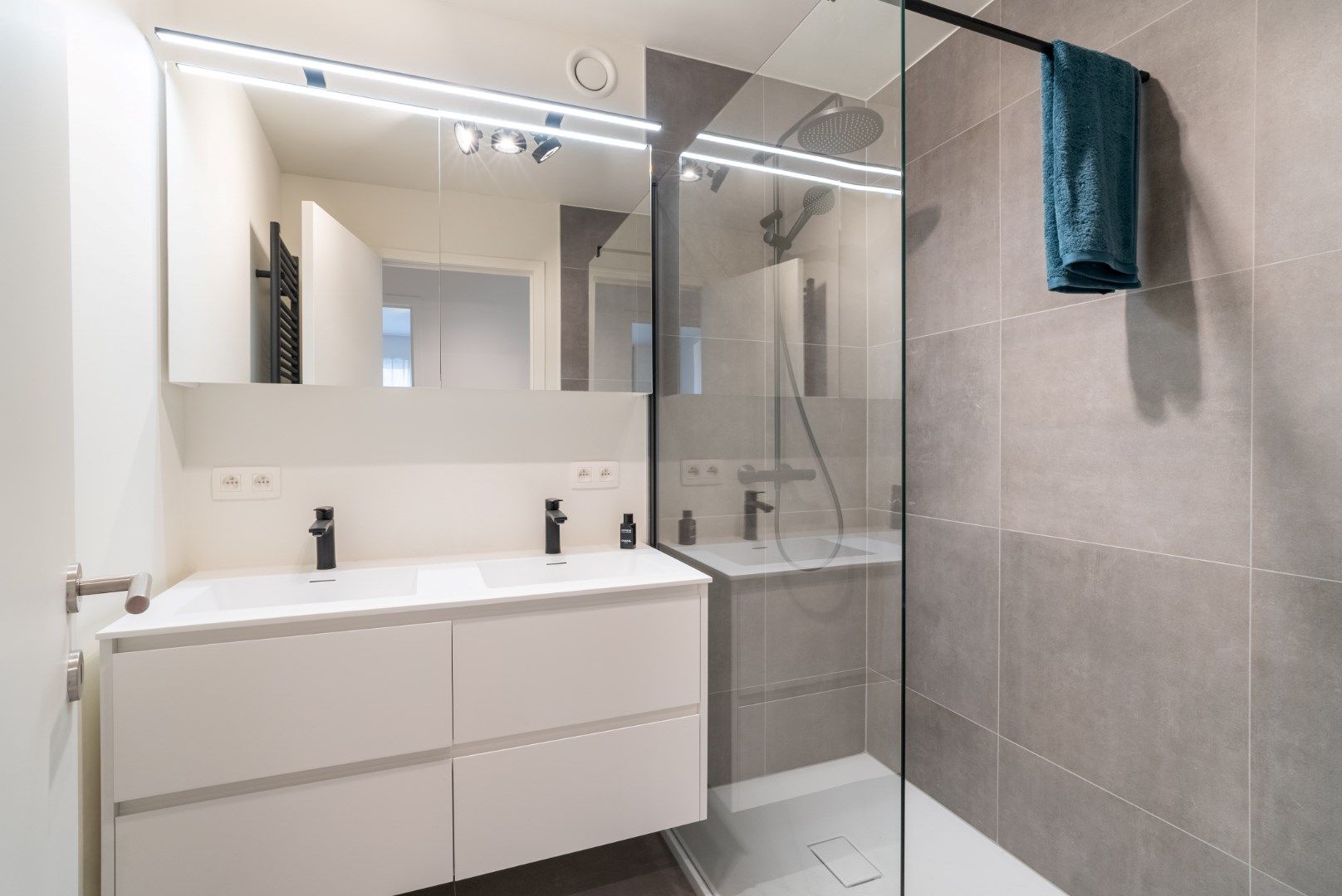 Prachtig gelijkvloers nieuwbouwappartementen met 1 slaapkamer en terras, in Residentie Escautval. foto 9