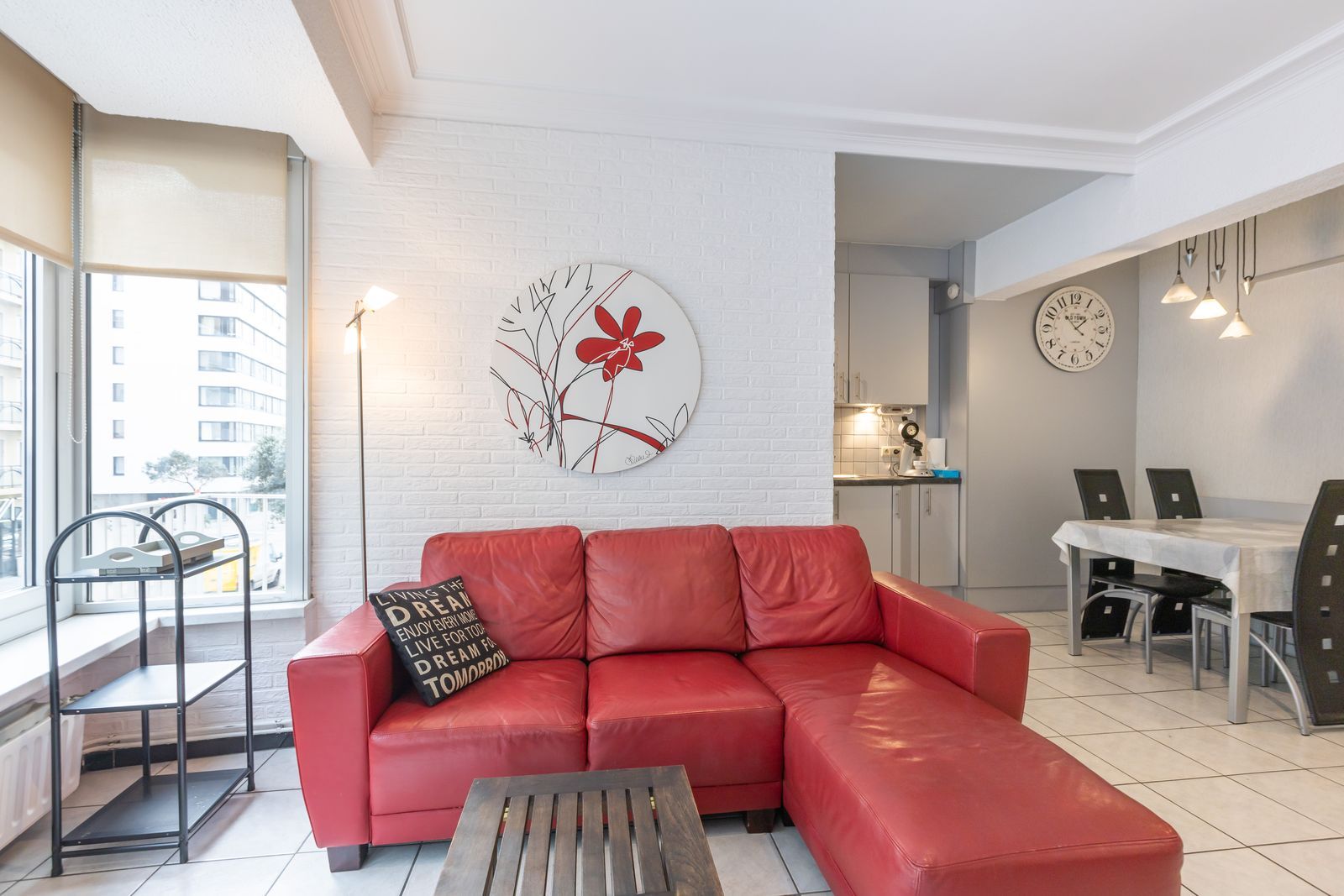 Lichtrijk appartement met 2 slaapkamers op topligging pal aan de zee foto 3