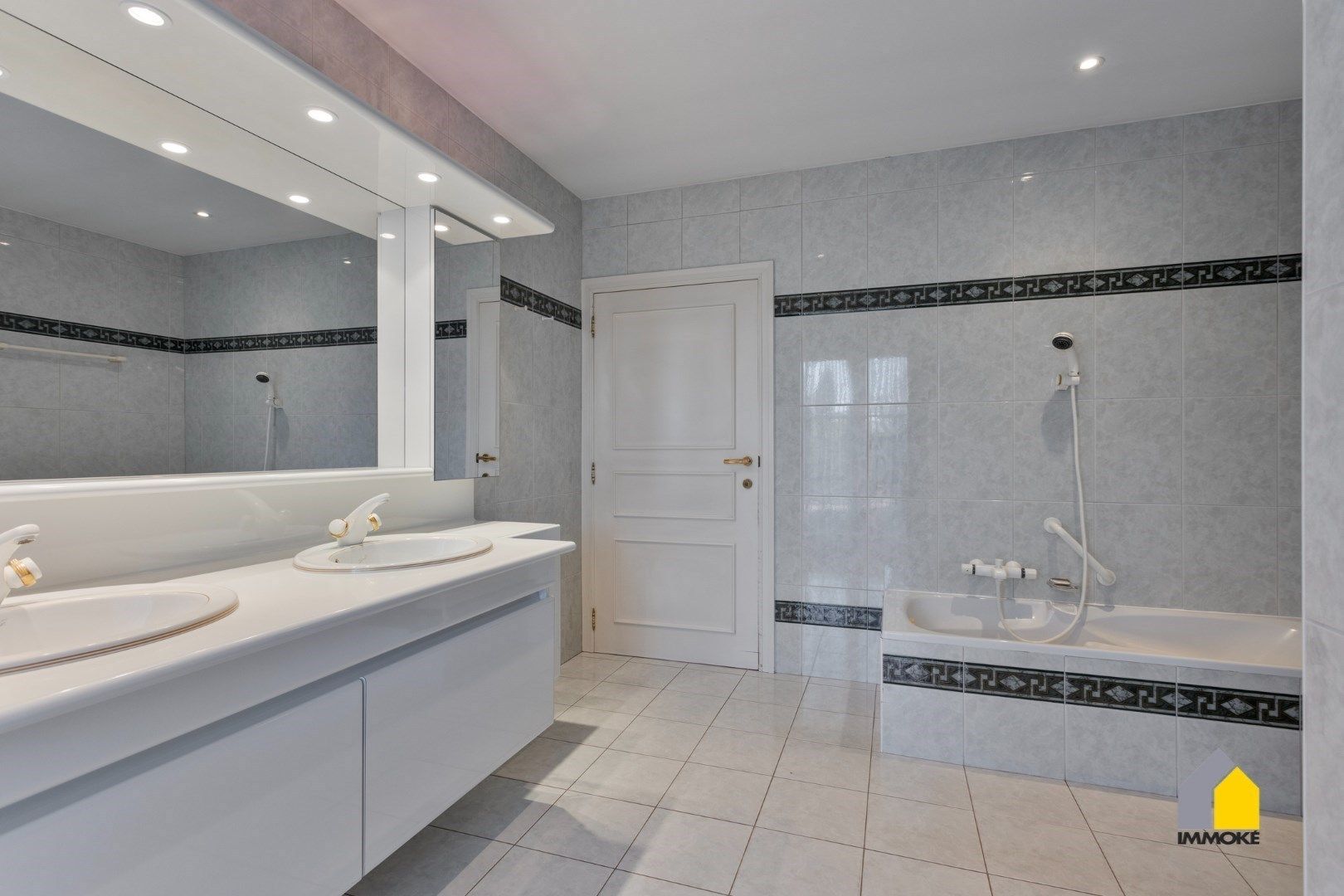 Tijdloze, stijlvolle villa met parktuin op toplocatie. foto 20