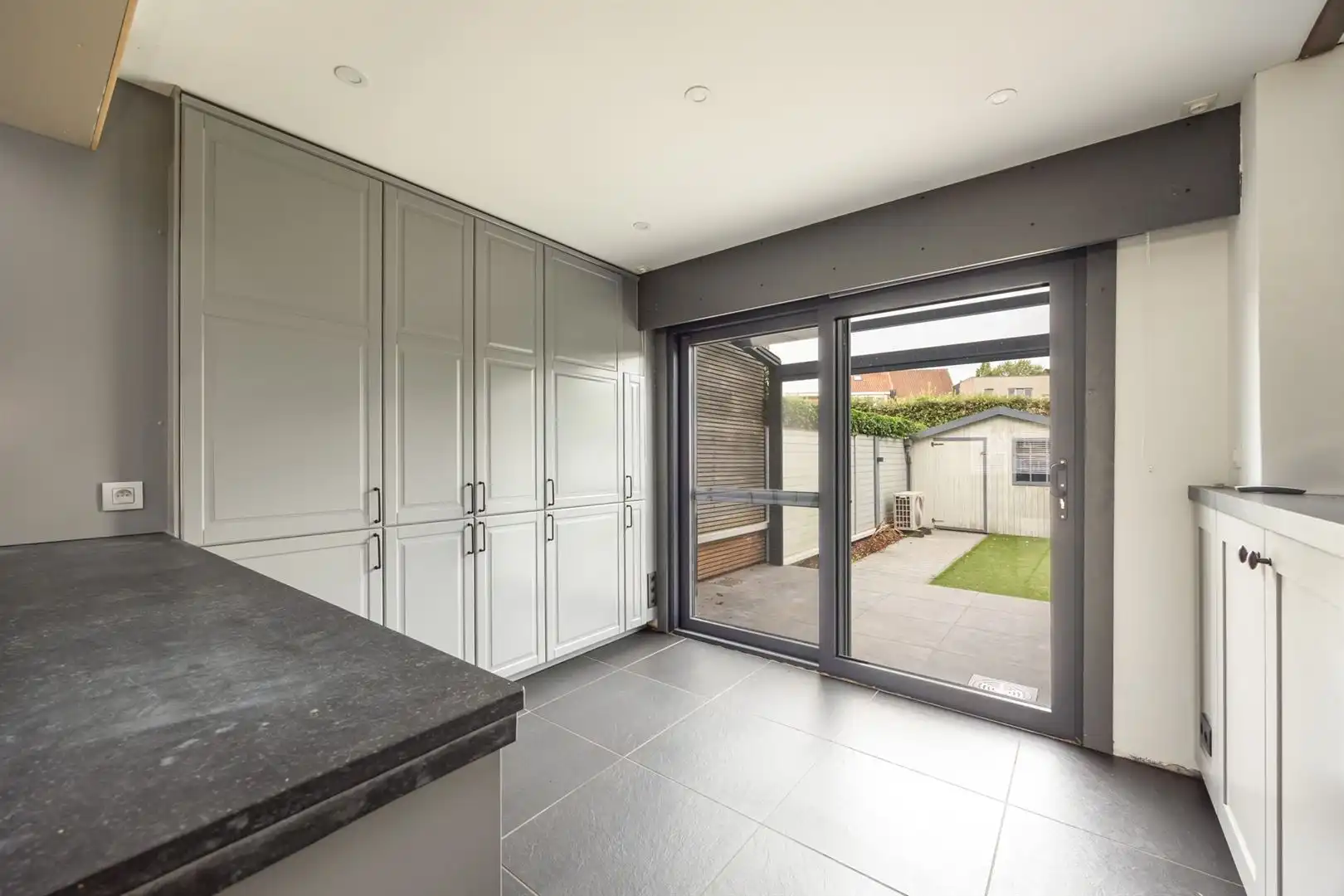 Ruim wonen in Merksem met tuin en terras foto 5