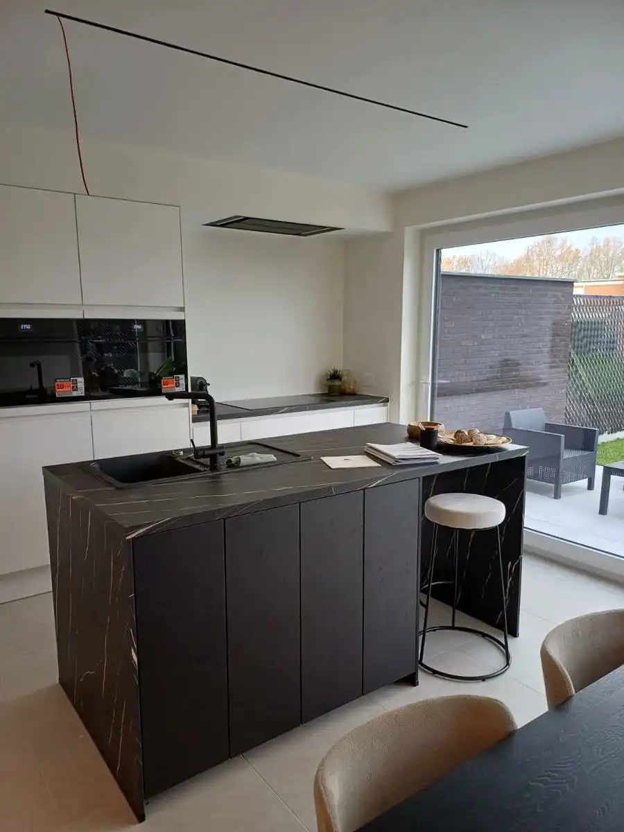 Moderne, halfopen woning foto 4