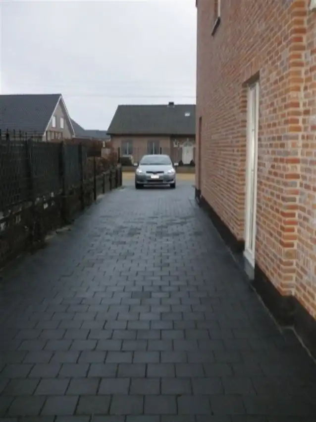 Recente woning, drie slpk, ruime zolder op rustige locatie foto 5