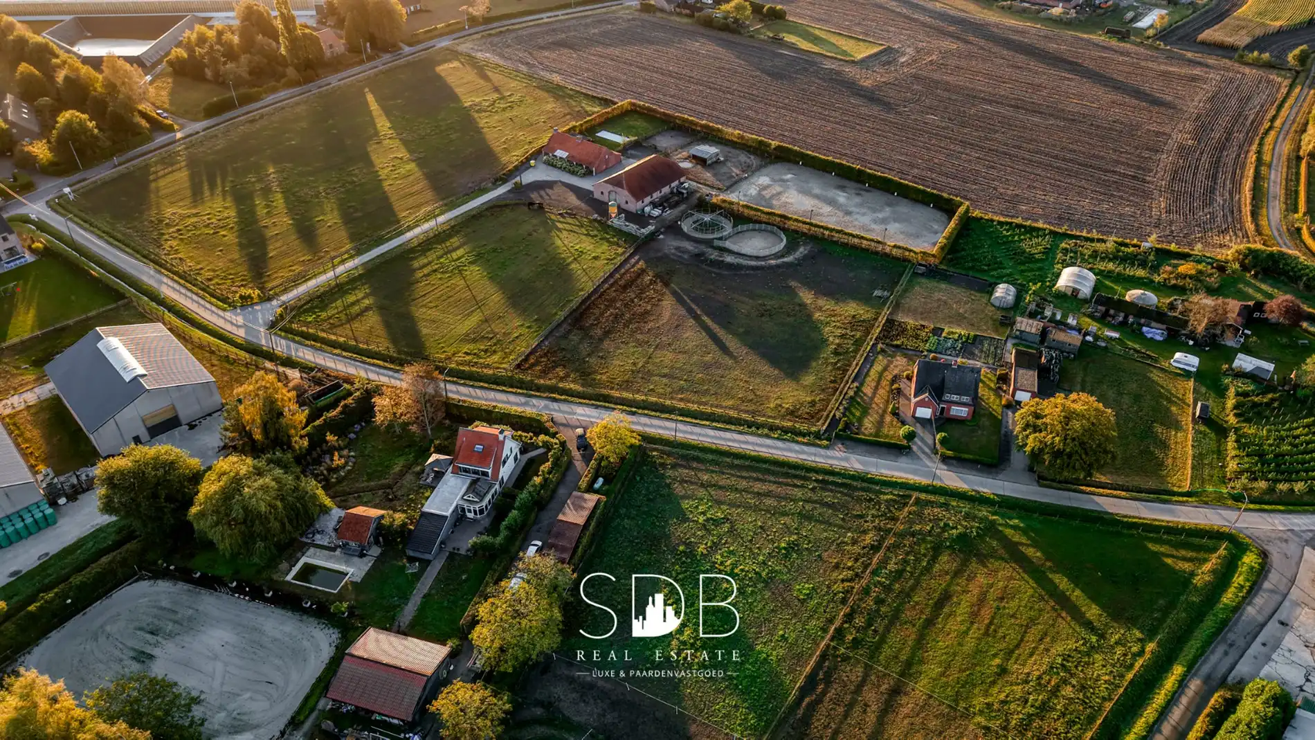 Prachtige landelijke woning met hippische accommodatie op 2,5hectare foto 42