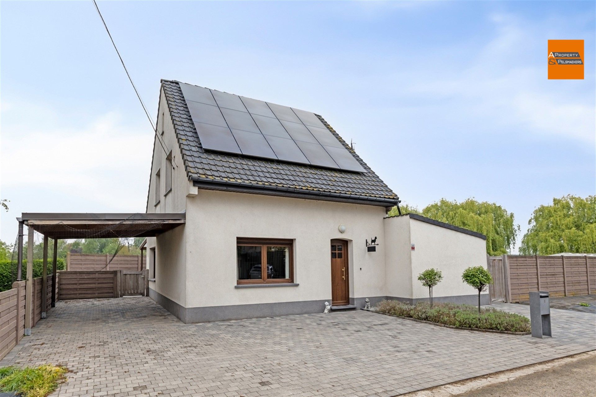 Hoofdfoto van de publicatie: Gerenoveerde woning met ruime tuin