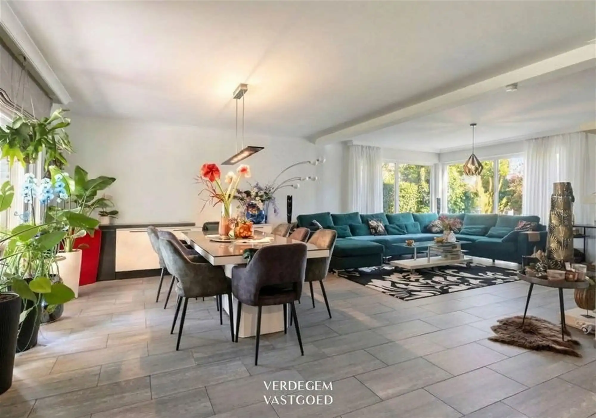 Knappe gezinswoning met 3 slaapkamers, zonnige tuin en achterliggende weilanden foto 4