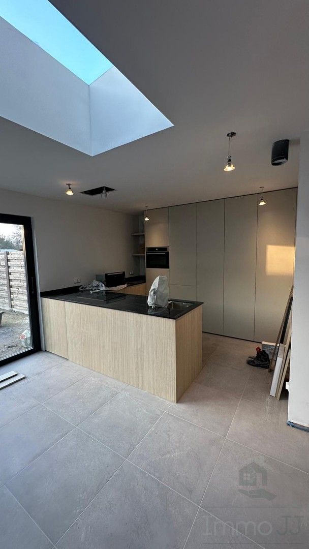 Nieuwbouwwoning met 2 slaapkamers en terras. foto 3