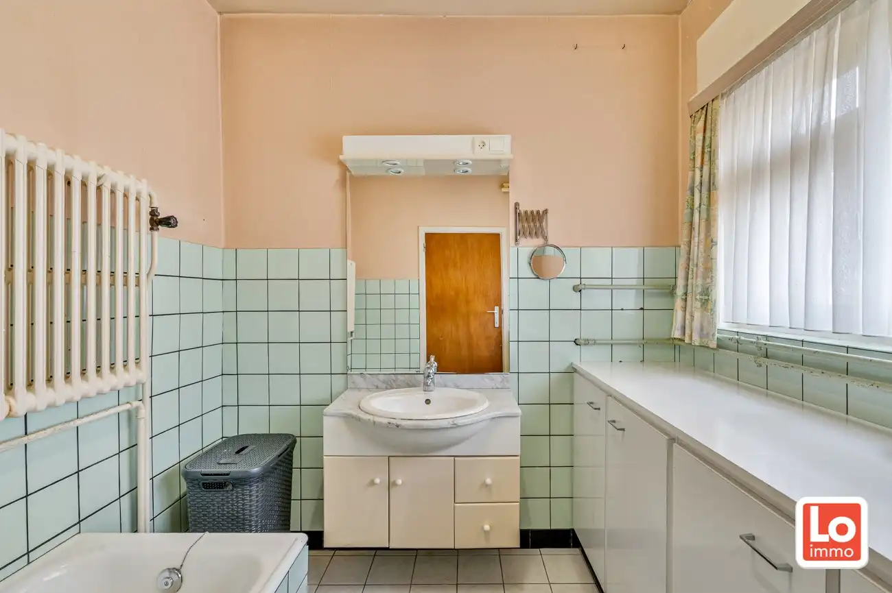 VERKOCHT! Charmante open te renoveren woning met garage en grote tuin op een goed bereikbare locatie tussen Lochristi en Oostakker! foto 12