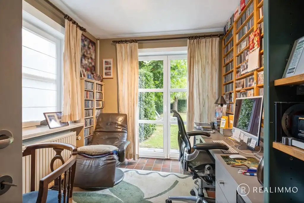 Ruime alleenstaande woning met prachtige tuin in Kooigem foto 10