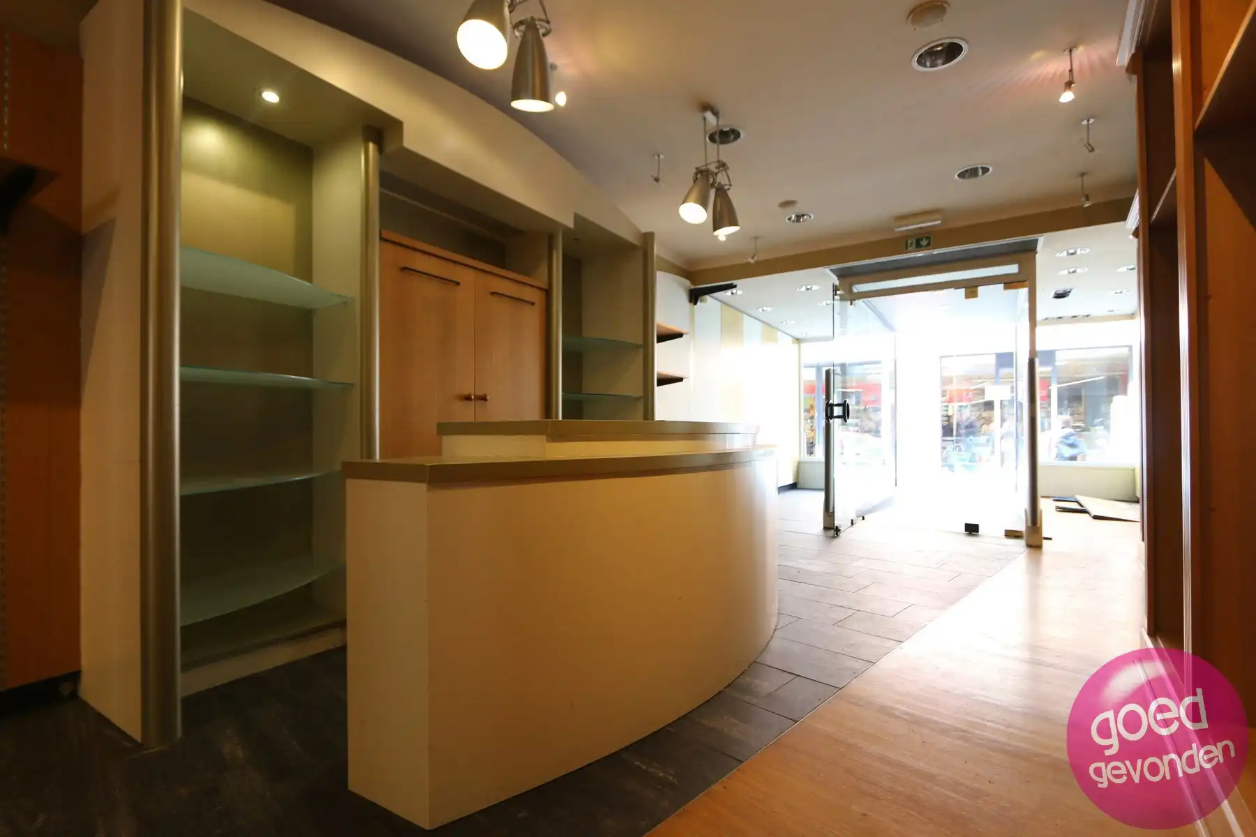 HANDELSHUIS - VEEL PASSAGE - INSTAPKLAAR - 2 à 3 SLK - KOER foto 6