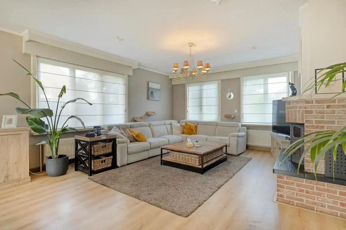 Instapklare villa te koop op een rustige ligging in Harelbeke! foto 4