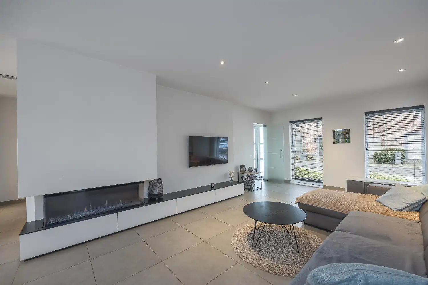 Instapklare halfopen bebouwing in rustige woonwijk te Bredene foto 2