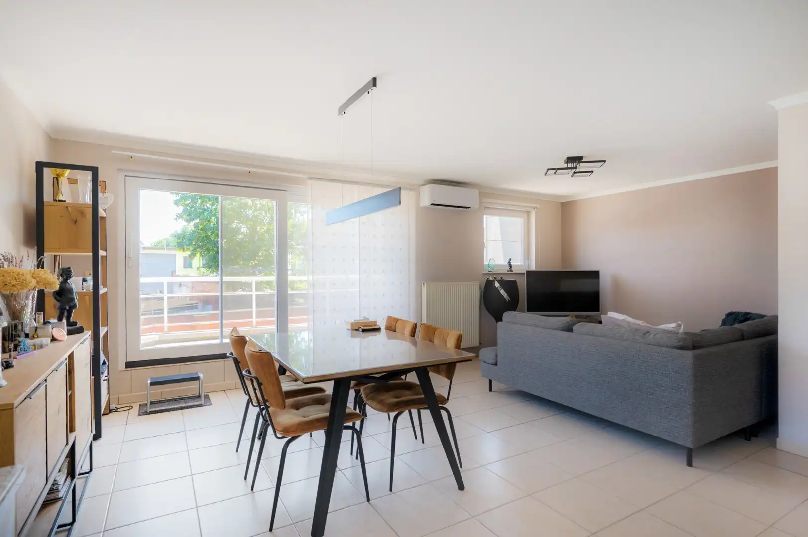 Instapklaar app met 2 slaapkamers, terras en garage, rustig en centraal gelegen te Lier! foto 4