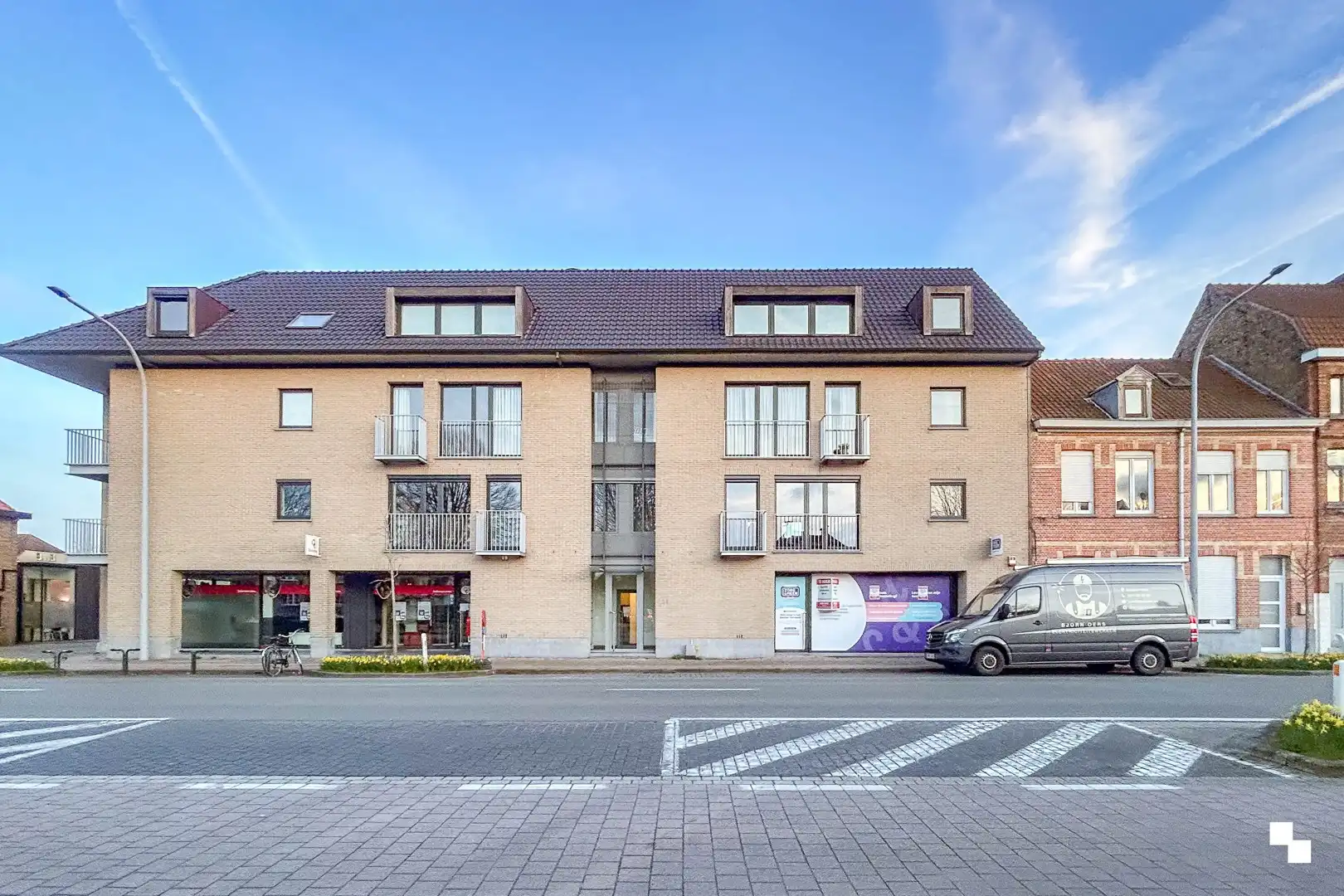 Deels ingerichte handelsruimte op toplocatie te Sint-Andries foto 21