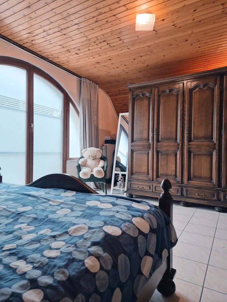 Prachtige villa uit de jaren 90 met drie slaapkamers en grote tuin! foto 27