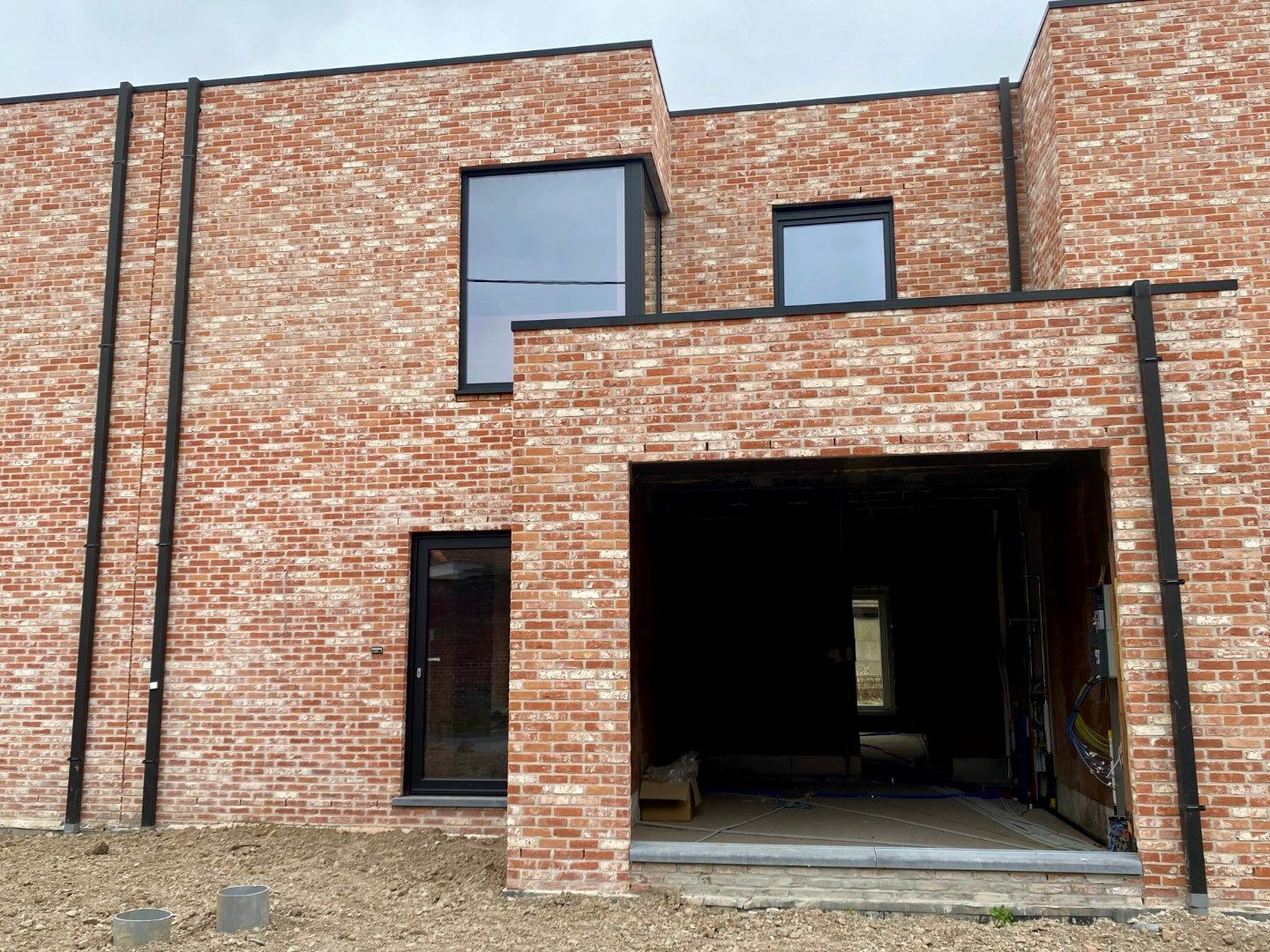 Ruime  nieuwbouwwoning met 3 slaapkamers, tuin, terras en inpandige garage in Avelgem. foto 2