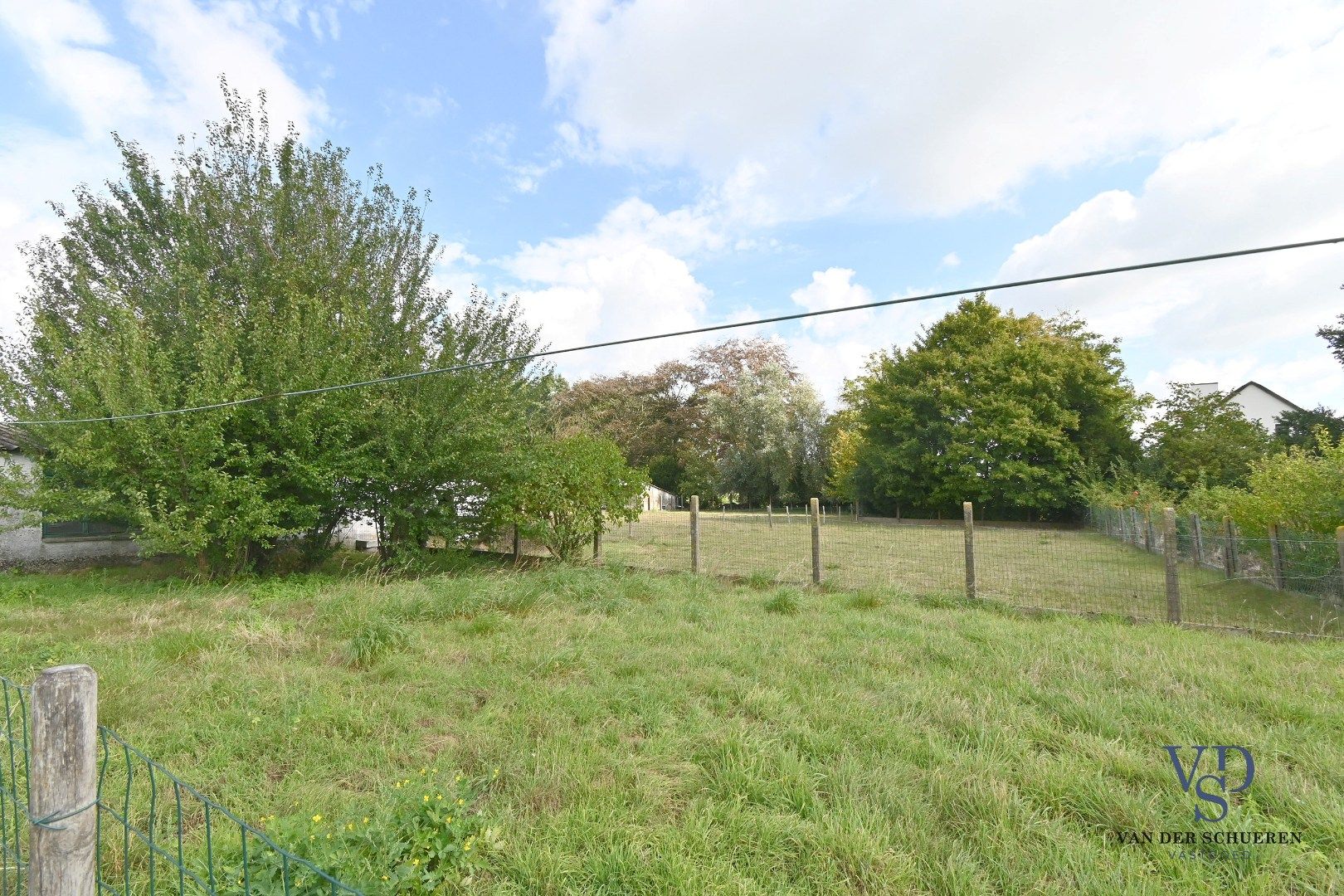 Te renoveren bungalow op een perceel van ca. 2.840 m² foto 32