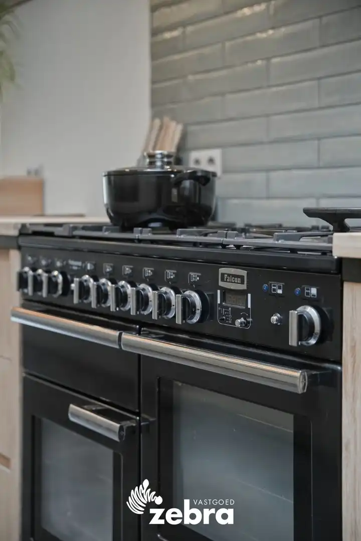 Instapklare, ruime gezinswoning met 4 slaapkamers, tuin en hoogwaardige afwerking in het hart van Alveringem! foto 7